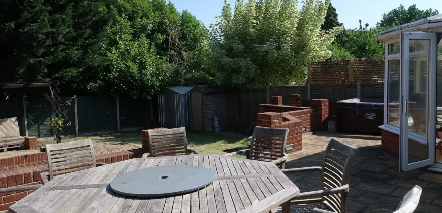 4 bed semi-detached house for sale