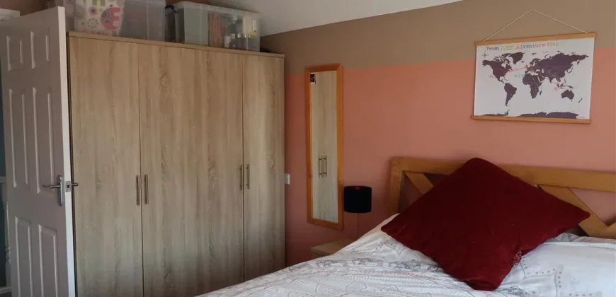 4 bed semi-detached house for sale