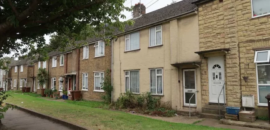 4 bed terraced house for sale