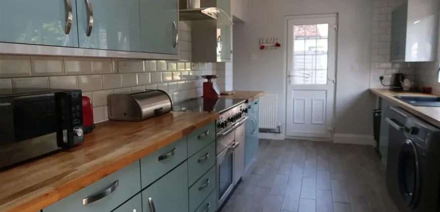 4 bed semi-detached house for sale