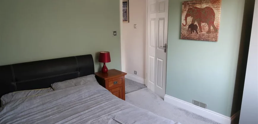 4 bed semi-detached house for sale