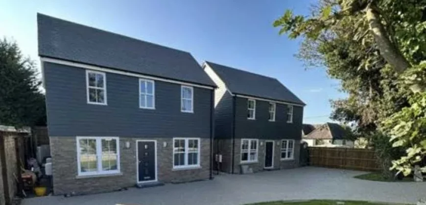 4 bed detached house to rent