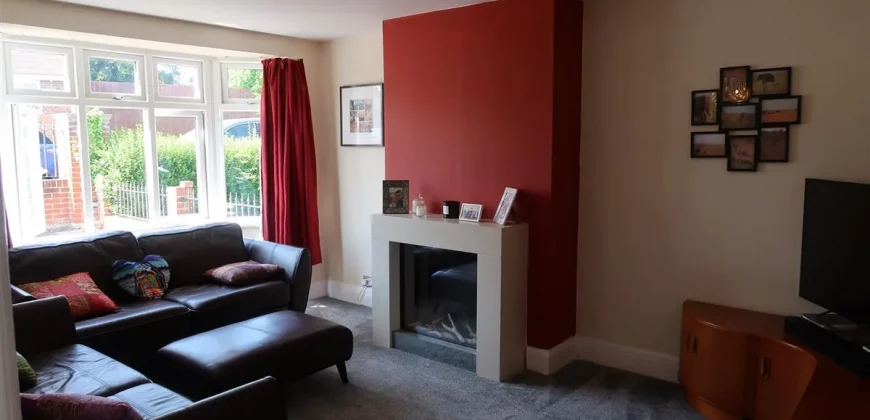 4 bed semi-detached house for sale