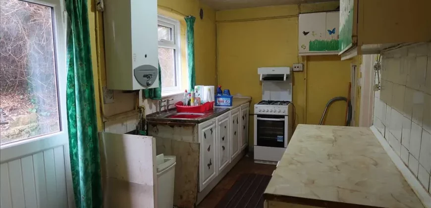 4 bed terraced house for sale