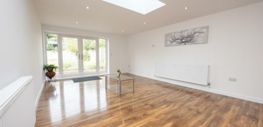 6 Bedroom semi-detached house for sale at Cherry Tree Road, Rainham Kent