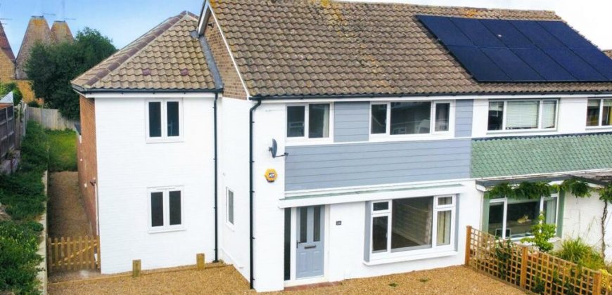 6 Bedroom semi-detached house for sale at Cherry Tree Road, Rainham Kent