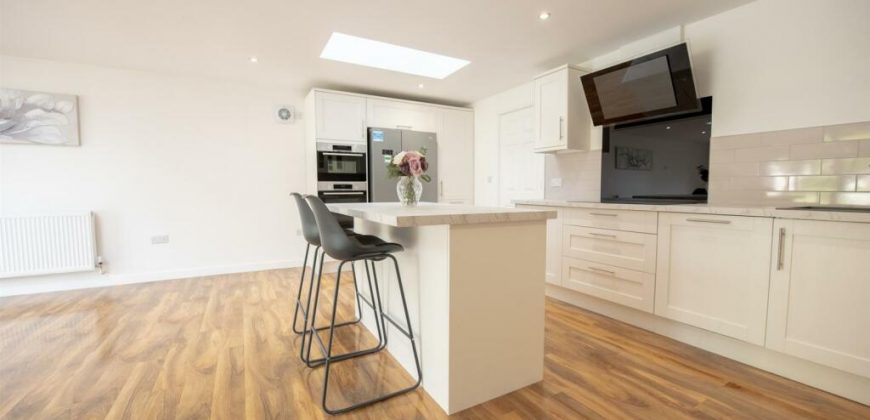 6 Bedroom semi-detached house for sale at Cherry Tree Road, Rainham Kent