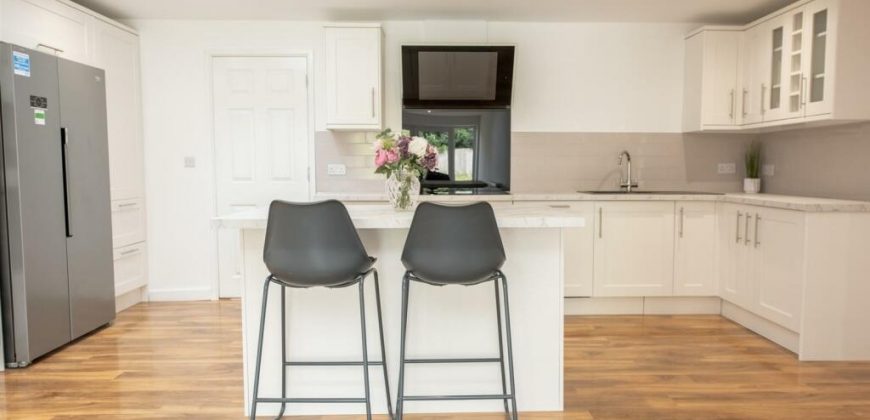 6 Bedroom semi-detached house for sale at Cherry Tree Road, Rainham Kent