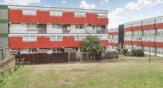 3 Bedroom Maisonette for Sale in Draper Close, Belvedere