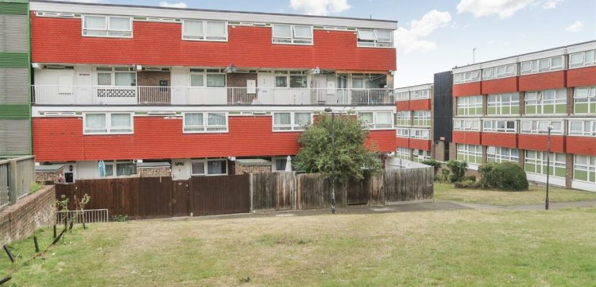 3 Bedroom Maisonette for Sale in Draper Close, Belvedere