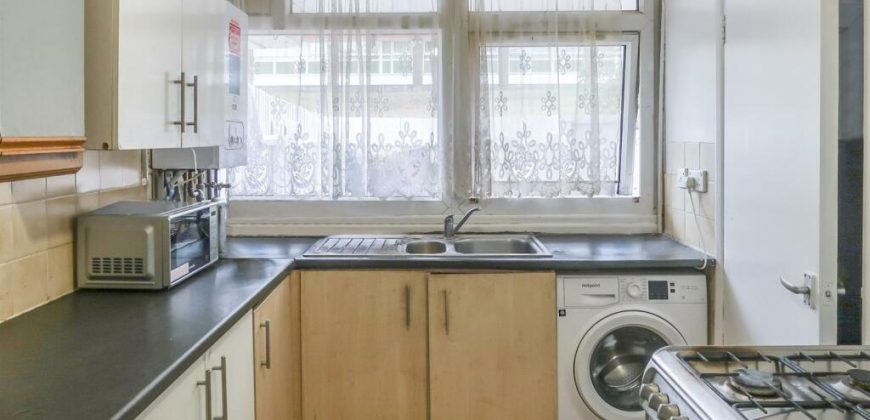 3 Bedroom Maisonette for Sale in Draper Close, Belvedere