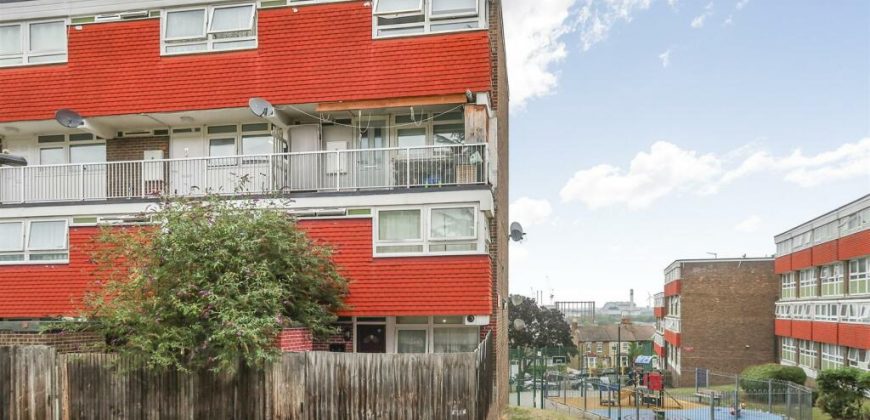 3 Bedroom Maisonette for Sale in Draper Close, Belvedere