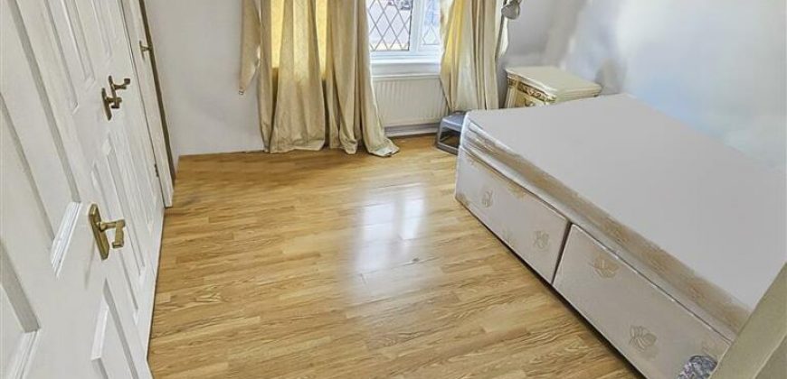 3 Bedroom end of a Terrace house for sale Crouch Street, Basildon SS15