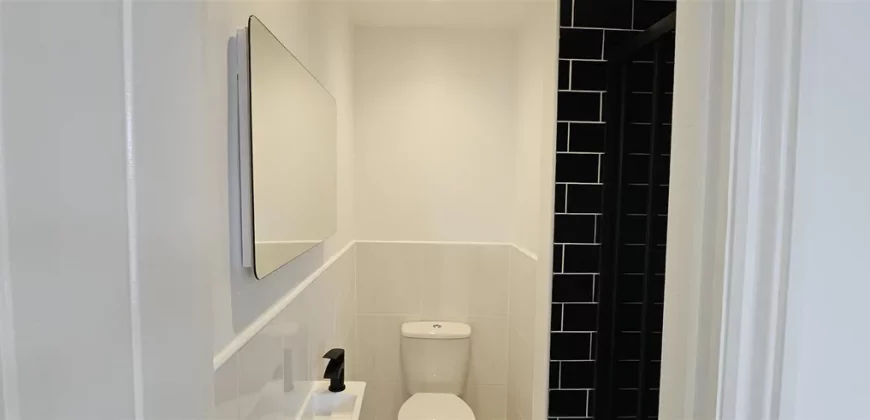 3 bed terraced house to rent at Station Road, Rainham, Gillingham ME8
