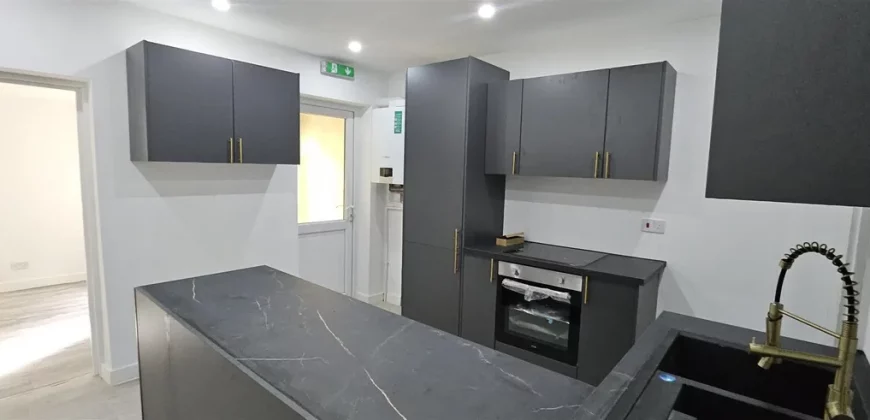 3 bed terraced house to rent at Station Road, Rainham, Gillingham ME8