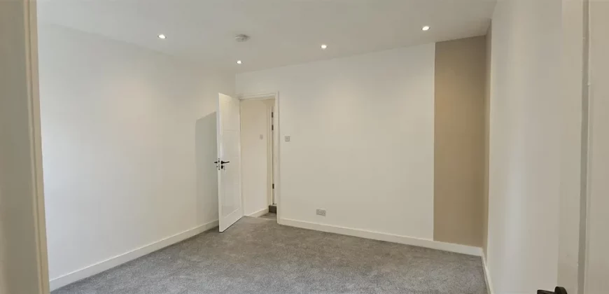 3 bed terraced house to rent at Station Road, Rainham, Gillingham ME8
